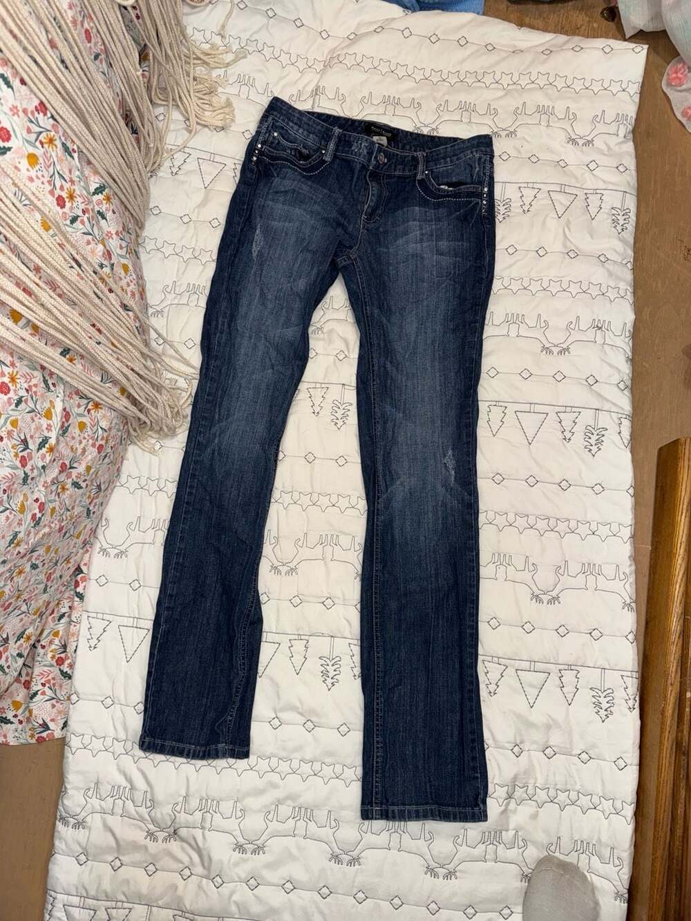 White House Black Market Blanc Glamorous Bootcut Jeans Size 4R